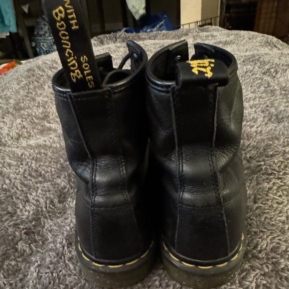 DR. MARTEN Men’s Vintage 1460 Lace Up Leather Boots - Picture 5 of 12